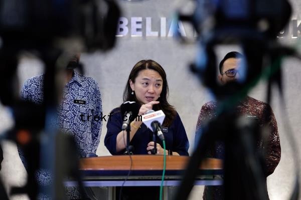 Youth and Sports Minister Hannah Yeoh said that Lee Zii Jia had no intention of disrespecting the country and called on managers and athletes to take such matters seriously to prevent similar occurrences in the future. — Bernama pic