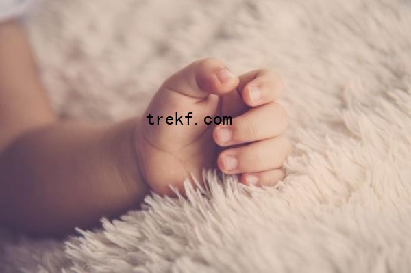 A newborn baby girl was discovered abando<em></em>ned in a box at the Yong Peng Food Court here on Mo<em></em>nday morning. — AFP pic