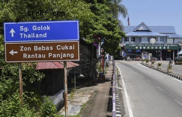 A general view of the Customs, Immigration And Quarantine Complex at the Malaysia-Thailand border in Pasir Mas April 1, 2022. Three local men were detained for allegedly crossing the Malaysia-Thailand border via the Pohon Jambu illegal ba<em></em>se in Rantau Panjang, Pasir Mas on Monday. — Bernama pic