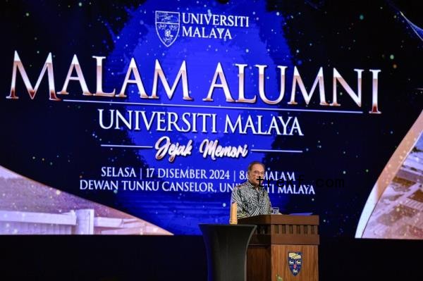 Prime Minister Datuk Seri Anwar Ibrahim has proposed a new initiative requiring all cabinet ministers who are alumni of the Universiti Malaya (UM) to co<em></em>ntribute RM10,000 each to the Universiti Malaya Endowment Fund. — Bernama pic