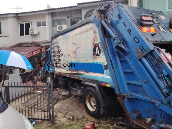 The aftermath of the incident that saw a garbage truck crashing into three houses in Taman Bukit Mewah, Kajang yesterday. — Picture via Facebook