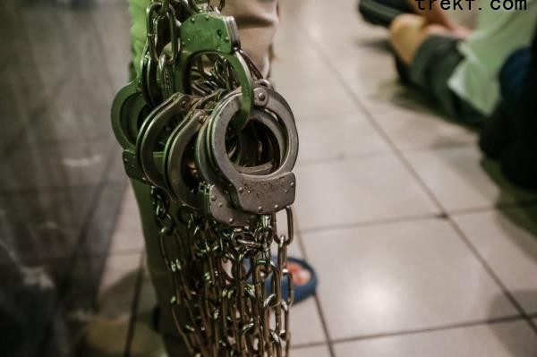 Sarawak Police Commissio<em></em>ner Datuk Mancha Ata said that the suspect, who is currently in police remand, admitted to killing the victim and taking her gold bracelet and earrings to pawn for cash. — Picture By Raymond  Manuel