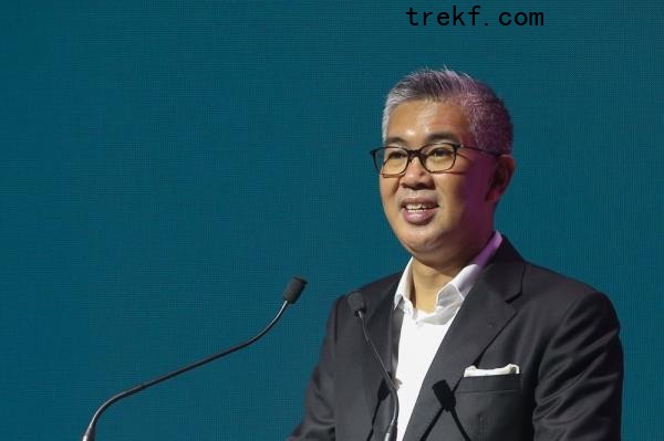 Investment, Trade and Industry Minister Datuk Seri Tengku Zafrul Abdul Aziz delivers a speech during the 20th Malaysia Internatio<em></em>nal Halal showcase opening ceremony at Mitec in Kuala Lumpur on September 17, 2024. — Picture by Yusof Mat Isa