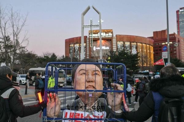 An effigy of South Korean president Yoon Suk-yeol is seen during a protest outside the Natio<em></em>nal Assembly in Seoul on December 14, 2024. — AFP pic