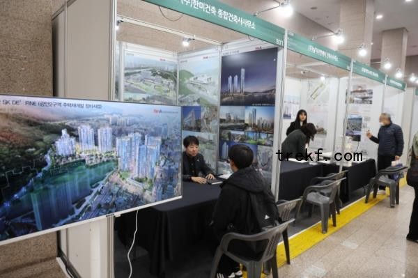 A job fair for those seeking work as architects is held in Busan on Nov.22. (Yonhap)