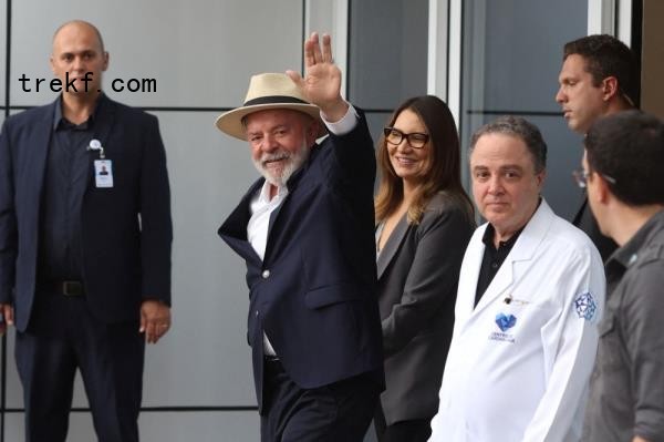 Brazil<em></em>'s President Luiz Inacio Lula da Silva, waves while leaves the Sirio-Libanes Hospital after a surgery, in Sao Paulo, Brazil, December 15, 2024. — Reuters pic