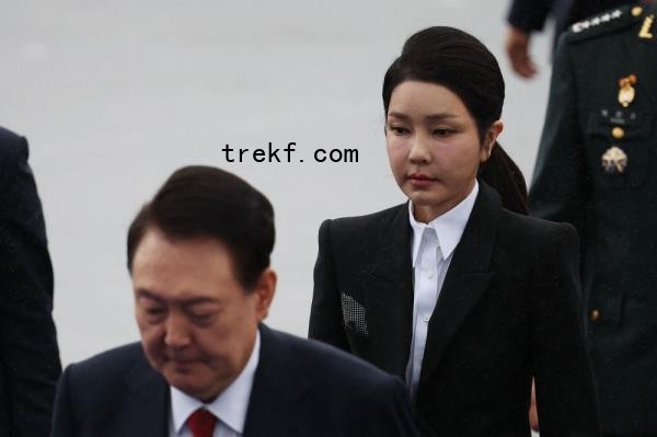 Impeached South Korean President Yoon Suk-yeol and his wife, Kim Keon-hee during at event on October 1, 2024. — AFP pic