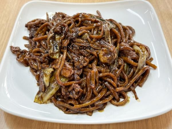 Lian Bee Hokkien Mee has fluffy lard fritters hidden inside the dark sauce fried noodles — Picture by Lee Khang Yi