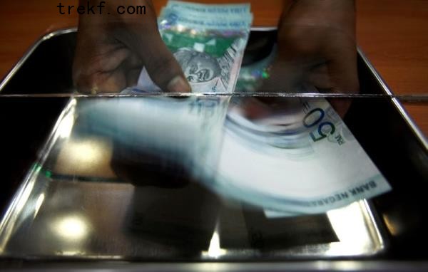 At 8.02am, the ringgit stood at 4.4470/4530 against the US dollar from last Friday’s close of 4.4475/4525. — Reuters pic